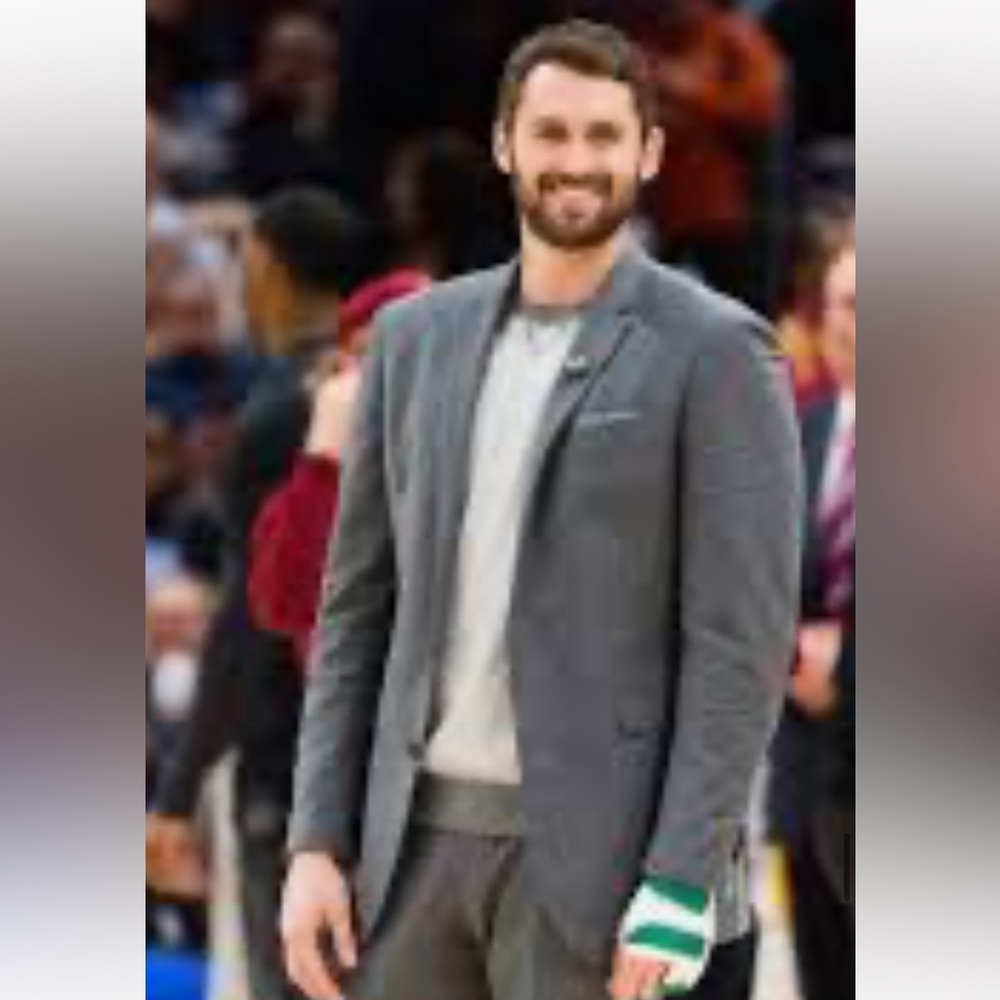Kevin Love x Banana Republic Cashmere Preppy Navy Capsule Collection size Large